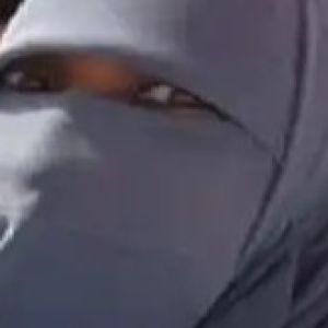 منى